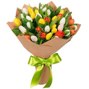 Букет 45 кольорових тюльпанів Лея