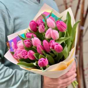 Букет 25 тюльпанів Весна в долонях